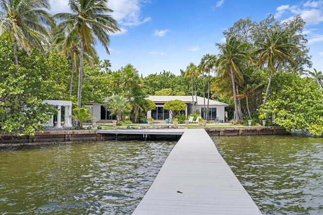 Building Photo - 7500 S Flagler Dr