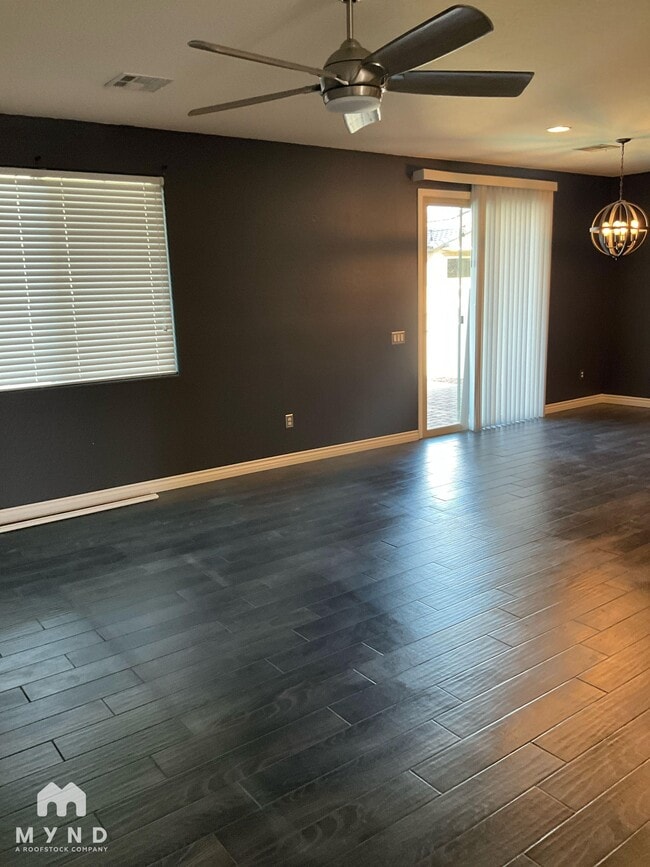 Building Photo - 137 Thorntree Ave