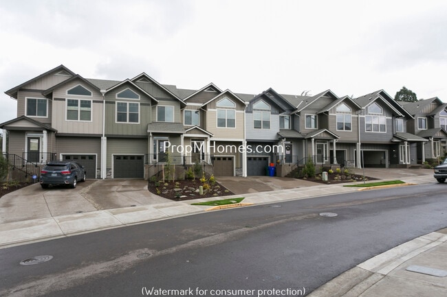 Building Photo - Stunning Craftsmanship In this Three Bedroom Townhome In Damascus!