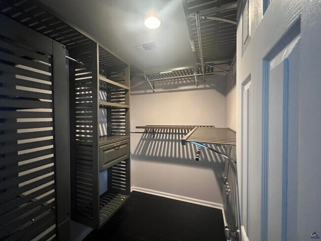 Building Photo - 226 Golden Eagle Dr