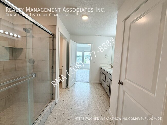 Building Photo - 4719 W Santa Fe Ln