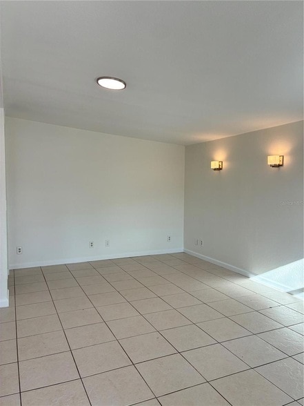 Building Photo - 6905 S Trask St