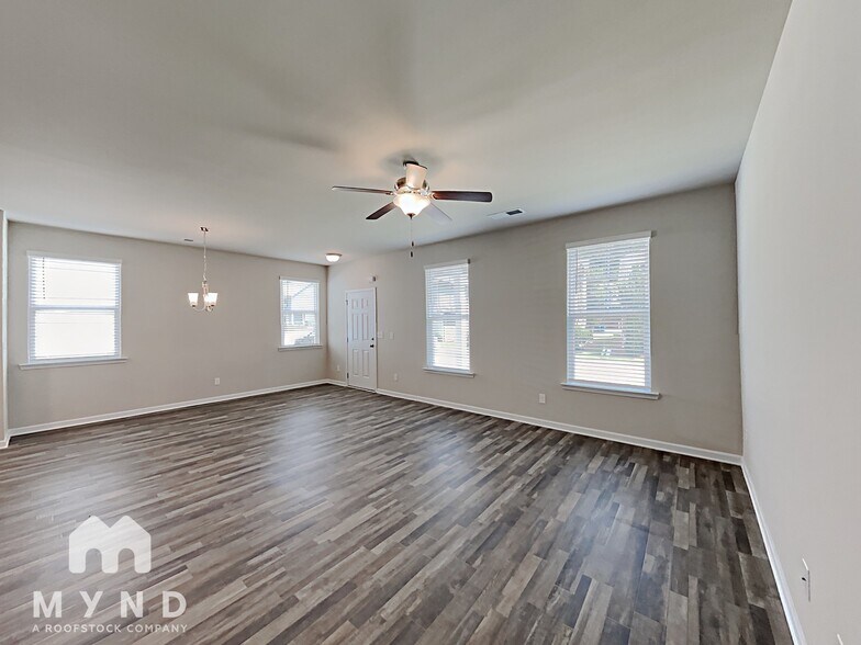 Building Photo - 1306 Sweetbriar Cir