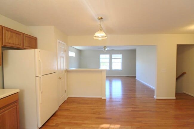 Building Photo - 351 Emerson Ln