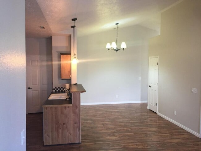 Building Photo - 1449 W 110 N