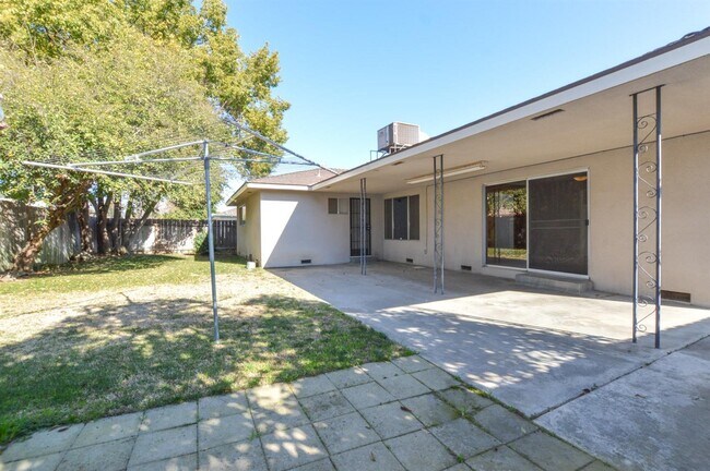 Building Photo - 6229 N 7th St