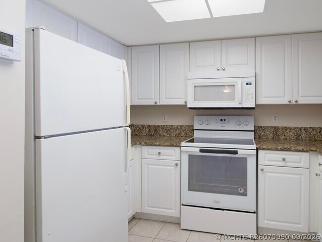 Building Photo - 500 Crestwood Ct N