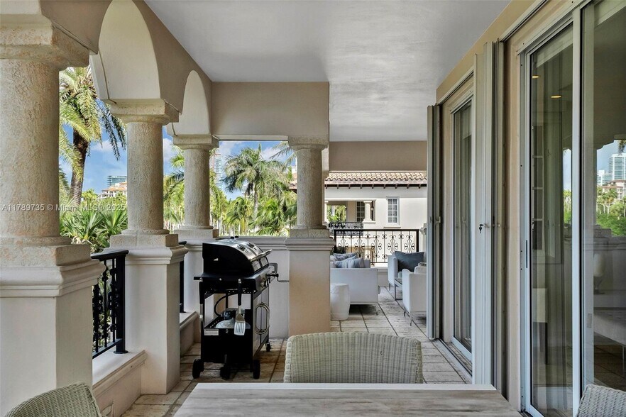 Building Photo - 19237 Fisher Island Dr