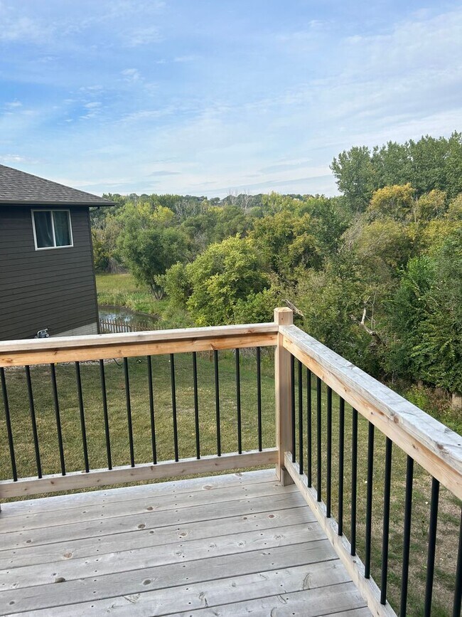 Building Photo - 4 bed 3 bath Townhome For Rent!