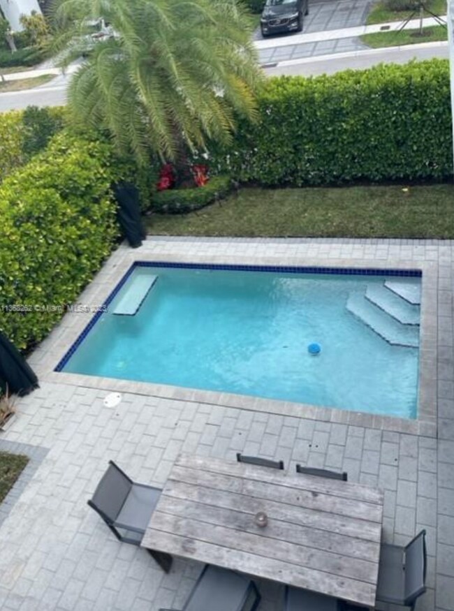 Building Photo - 10045 NW 76th Ter