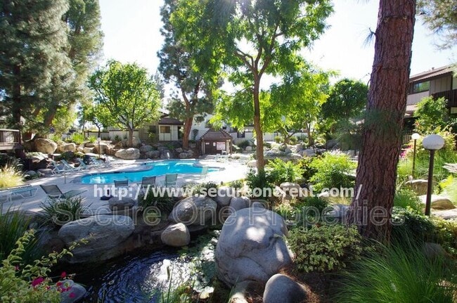 Building Photo - 6255 Canoga Ave