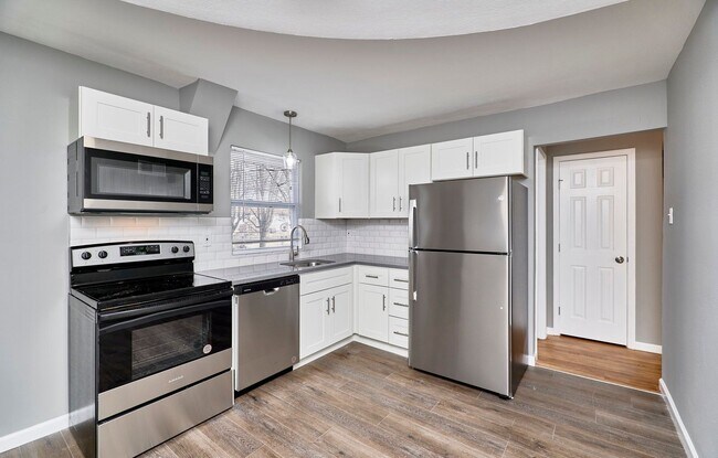 Building Photo - 255 Florisota Dr