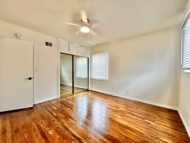 Building Photo - 3 bedroom  2 bathroom
