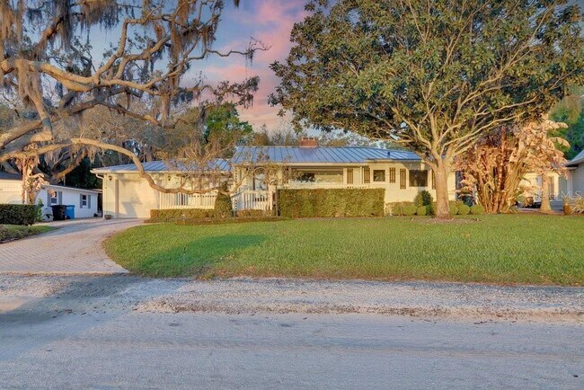 Building Photo - 812 East Blvd