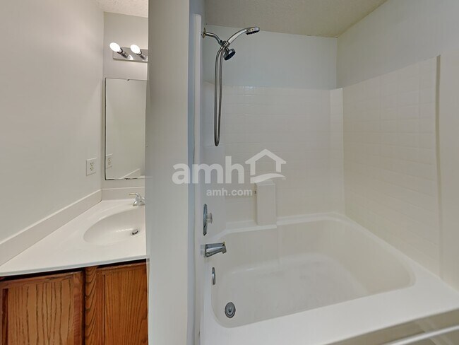 Building Photo - 7739 Sullivans Trace Dr