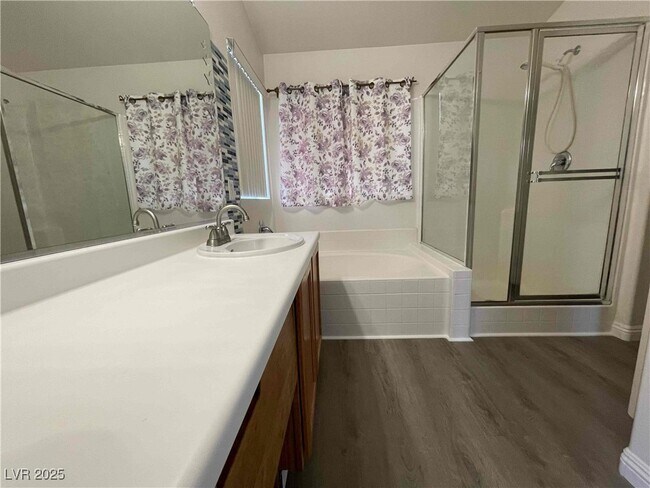 Building Photo - 9590 Bandera Creek Ave