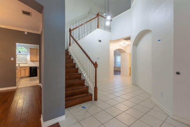 Building Photo - 2308 Sandra Dr