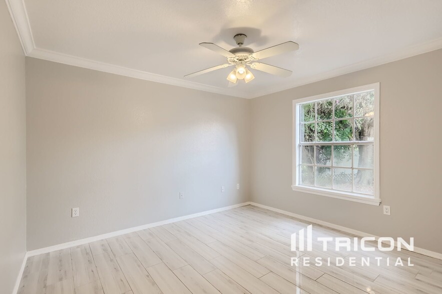 Building Photo - 5665 Olde Kings Ct