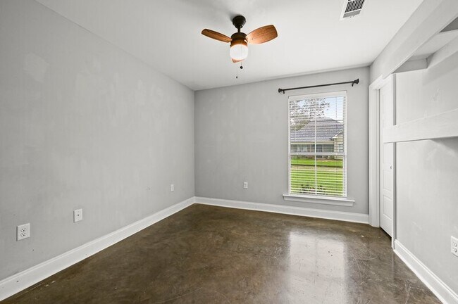 Building Photo - 32590 Weiss Rd