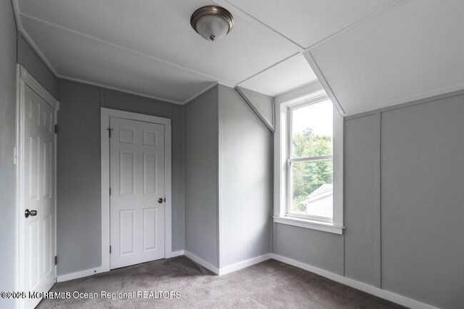 Building Photo - 306 Henley Ave