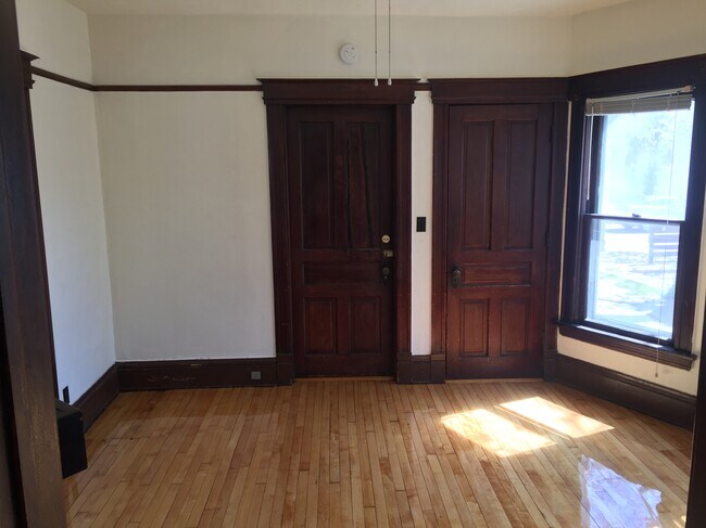 Building Photo - 2078 Atwood Ave