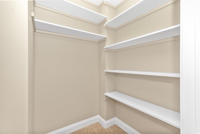 Building Photo - 1592 Buckingham Ave