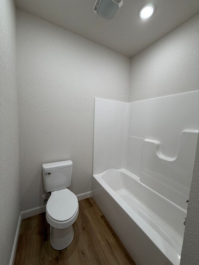 Building Photo - 325 Houghton St