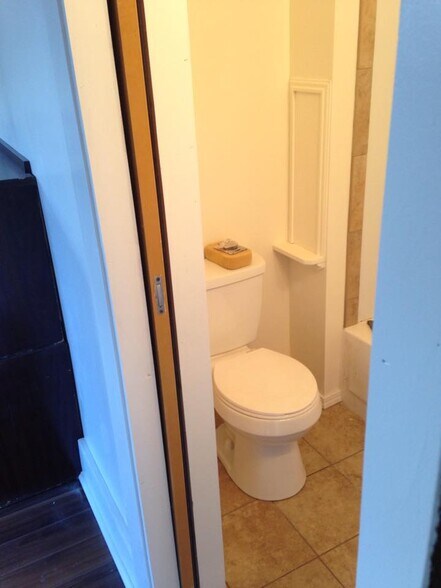 Bathroom with sliding door - 924 E Main St