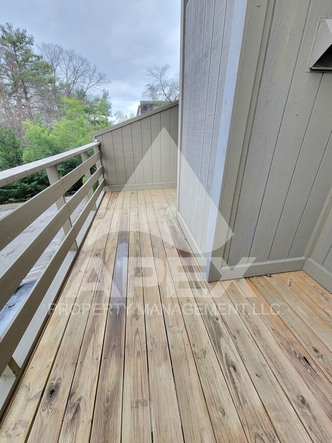 Building Photo - Beautiful 2Bd - 1.5 Bath Condo in West Kno...