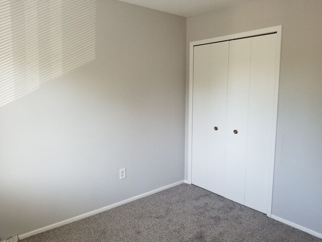 Building Photo - Chagrin Falls condo for rent