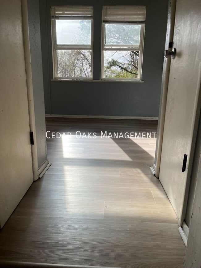 Building Photo - 314 S Neal-