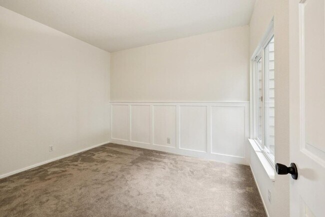 Building Photo - Charming 2BR / 2BA Condo with Patio & Garage in Half Moon Bay