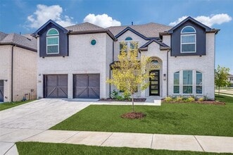 Building Photo - 501 Silbury St