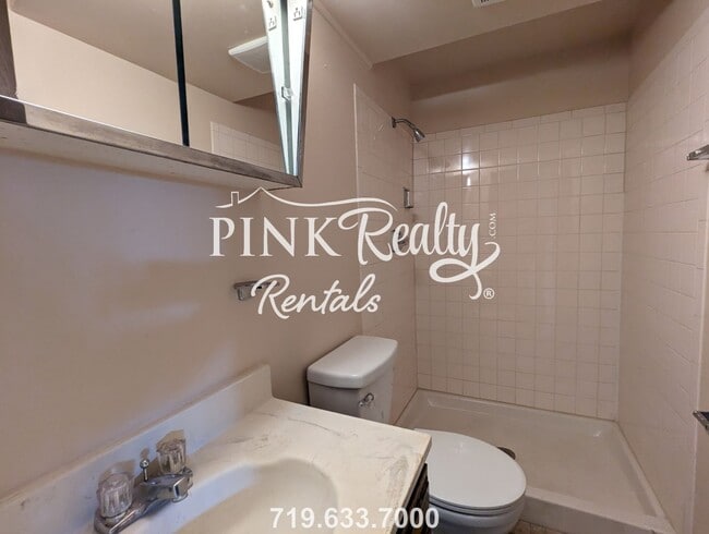 Building Photo - 4025 Cantrell Dr