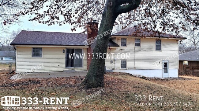 Building Photo - 10906 Myrtle Ave