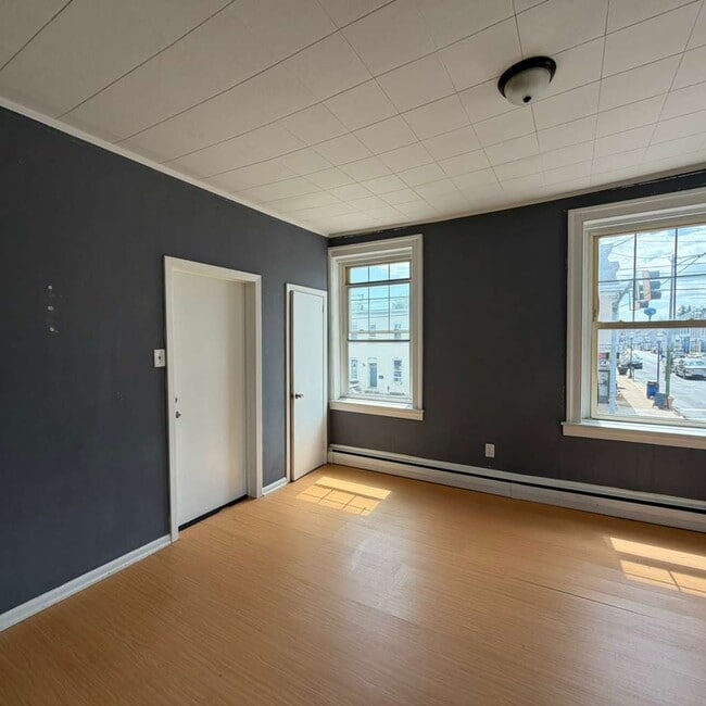 Building Photo - 105 N Conococheague St