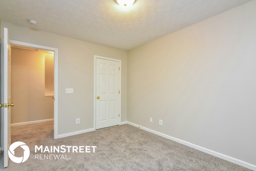 Building Photo - 5811 Strathmoor Manor Cir