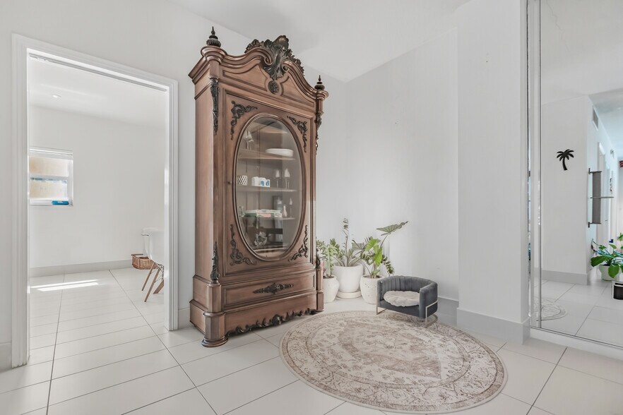 DINING ROOM & ENTRANCE TO KITCHEN - 5001 Collins Ave