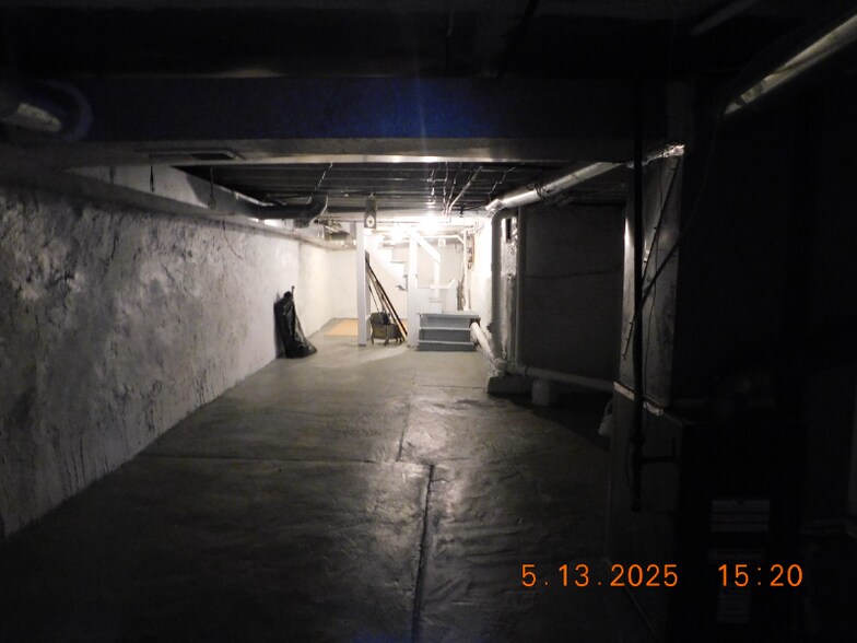 Building Photo - 445 N 53rd St