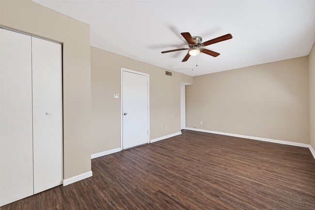 Building Photo - 3927 Prudence Dr