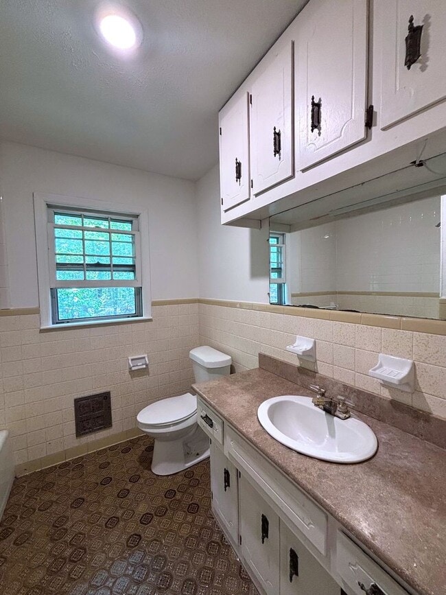 Building Photo - Private Wooded Retreat in Gainesville | 3 Bed | 2 Bath | Unfinished Basement