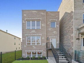 Building Photo - 2811 W Jackson Blvd