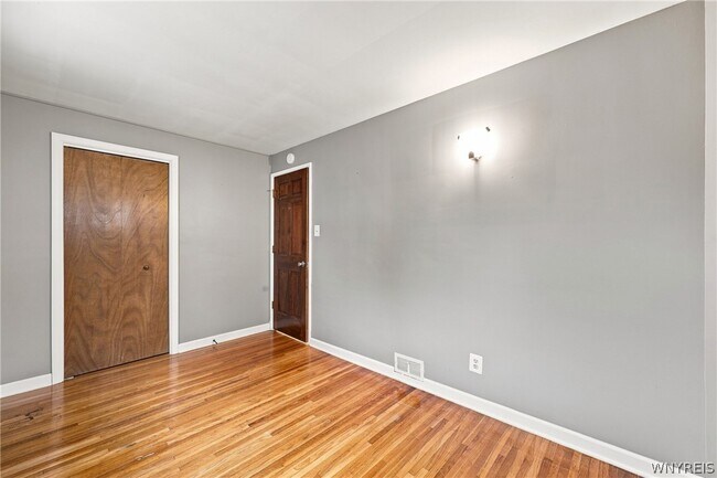 Building Photo - 4643 Patricia Dr