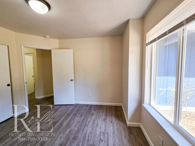 Building Photo - Quiet 3BR Duplex with Garage & Big Yard on...