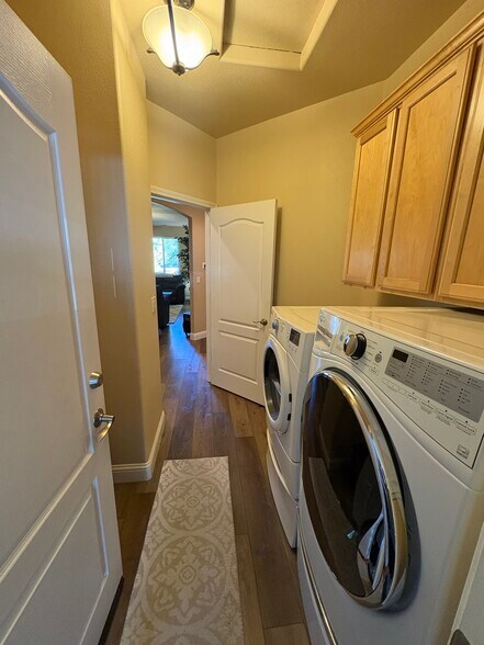 Building Photo - 4888 Lofty Oak Dr