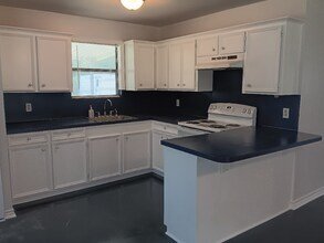 Building Photo - 1045 Buck Rd