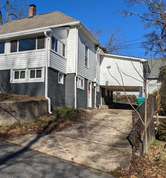 Building Photo - 110 Jarvis St