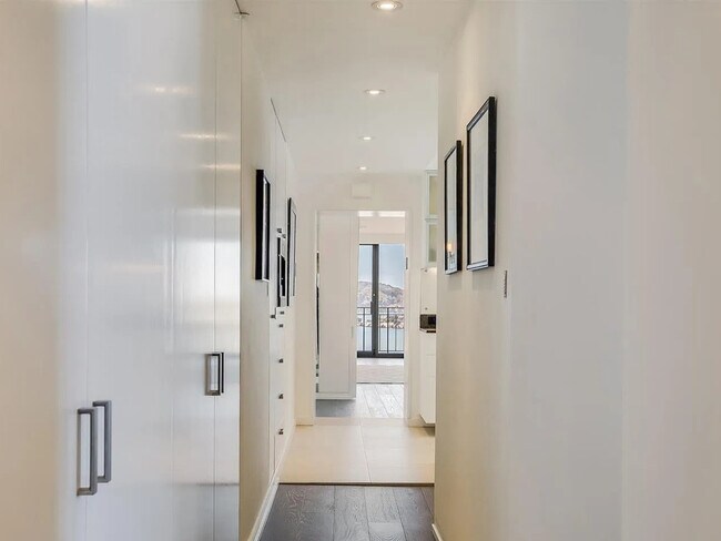 Building Photo - 1080 Chestnut St