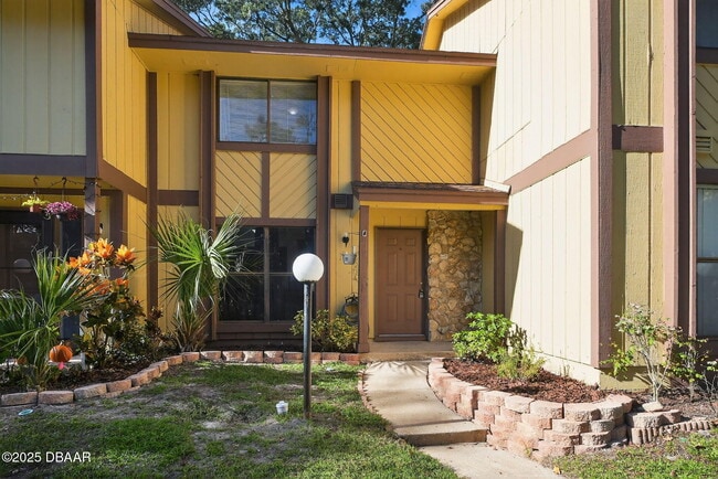 Building Photo - 12 Glen Arbor Park