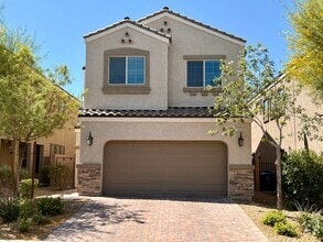Building Photo - 3 BED 2.5 BATH 2 CAR GARAGE HOME w/ LOFT &...